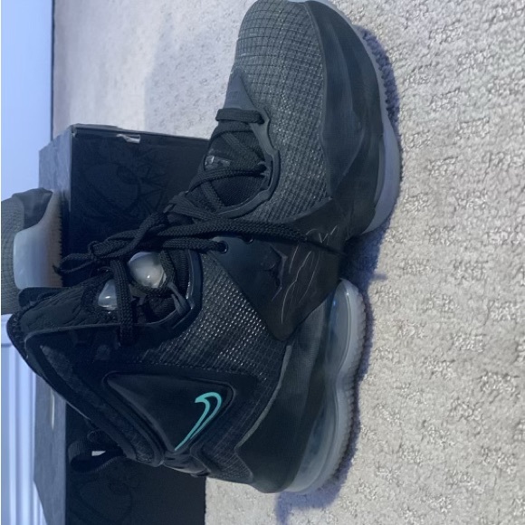 Lebron James xix almost new basketball shoes - Picture 5 of 13